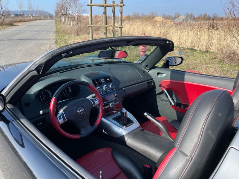 Vente d'une voiture d'occasion de sport Opel GT Roadster 2.0 turbo proche Fécamp