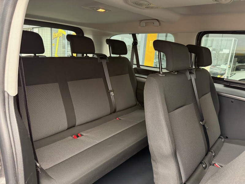 Opel Vivaro-e Combi Business 136ch - Véhicule familial 9 places 100 % électrique avec 200kms d’autonomie disponible chez Opel à Yvetot 76