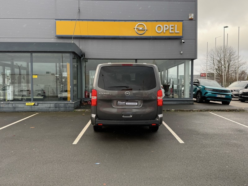 Opel Vivaro-e Combi Business 136ch - Véhicule familial 9 places 100 % électrique avec 200kms d’autonomie disponible chez Opel à Yvetot 76