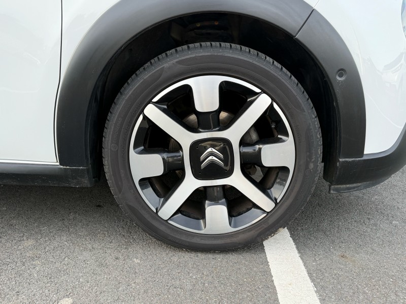 Citroën C3 Shine 1.2 Turbo 110ch - Véhicule essence petit budget d’occasion disponible chez Opel à Fécamp 76