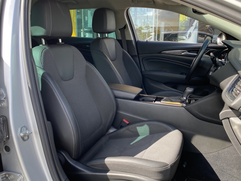Opel Insignia Sports Tourer Élégance Business 1.6 CDTI 136ch BVA - Véhicule d’occasion avec attelage chez ETS Buquet Frères