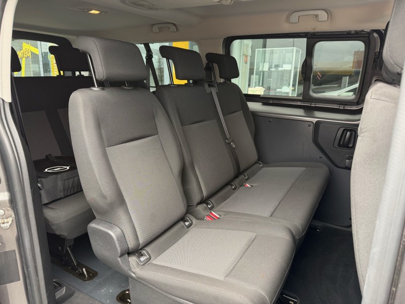Opel Vivaro-e Combi Business 136ch - Véhicule familial 9 places 100 % électrique avec 200kms d’autonomie disponible chez Opel à Yvetot 76