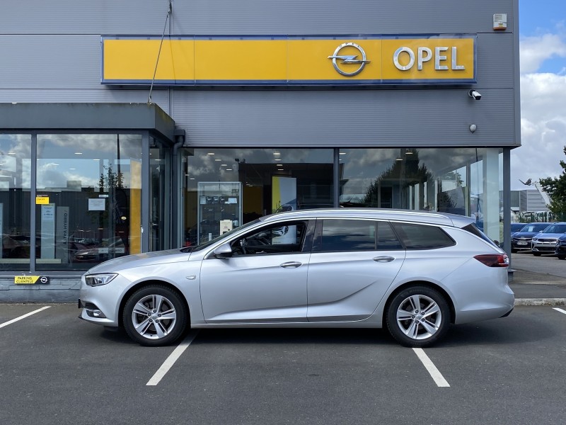Opel Insignia Sports Tourer Élégance Business 1.6 CDTI 136ch BVA - Véhicule d’occasion avec attelage chez ETS Buquet Frères