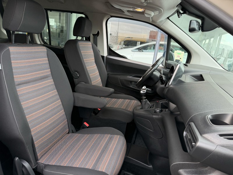 Opel Combo Life Élégance 1.5 Diesel 130ch - Véhicule familial diesel avec peu de kilomètres disponible chez Opel à Yvetot 76
