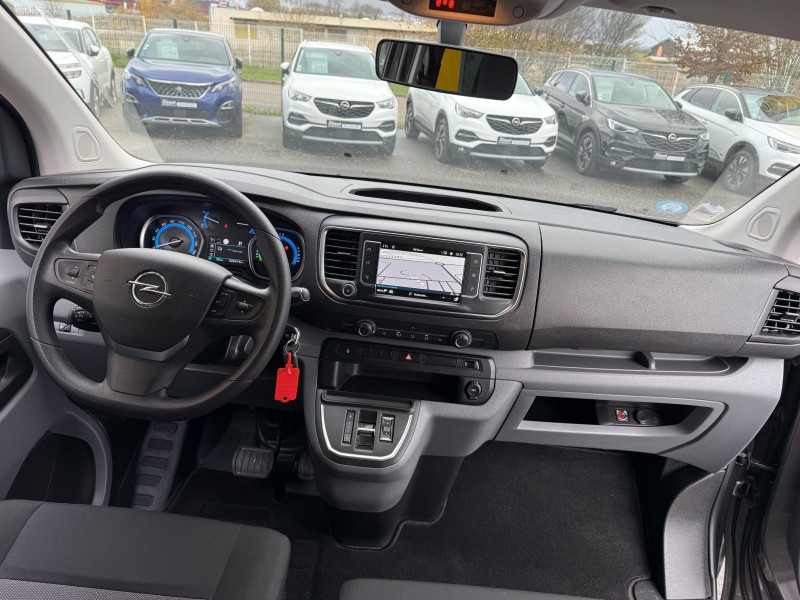 Opel Vivaro-e Combi Business 136ch - Véhicule familial 9 places 100 % électrique avec 200kms d’autonomie disponible chez Opel à Yvetot 76