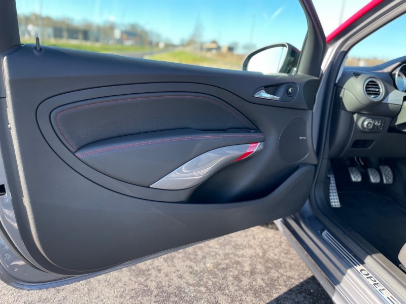 Opel Adam S - Radicalement Sportive !