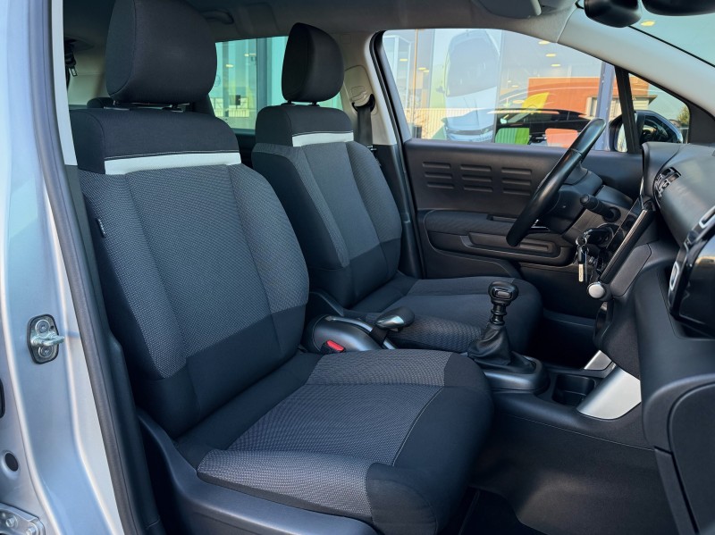 Citroën C3 Aircross Shine 1.2 Turbo 130ch - SUV urbain essence avec attelage d’occasion avec attelage disponible immédiatement dans vos concessions Opel Buquet Frères & Fils