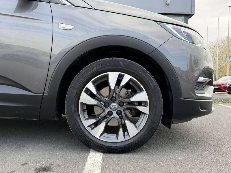 Opel Grandland X Elite d'occasion diesel 130ch SUV garantie 12 mois disponible rapidement à Fécamp et Yvetot
