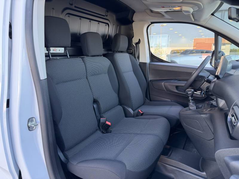 Opel Combo Cargo de démonstration utilitaire diesel 100ch disponible à Fécamp Yvetot TVA récupérable garantie constructeur 8 ans