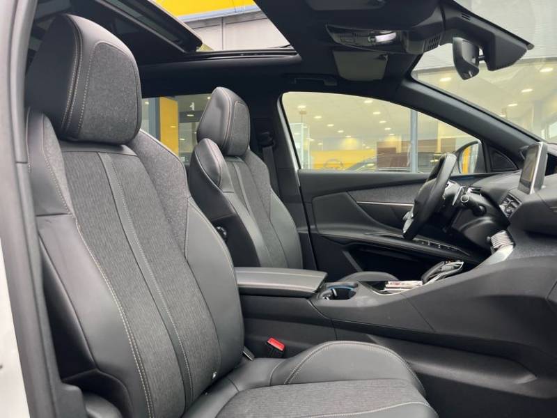 Peugeot 3008 GT phev 225ch - Hybride rechargeable avec un toit ouvrant d'occasion dans vos concessions Buquet Frères et Fils d'Yvetot 76 et de Fécamp 76
