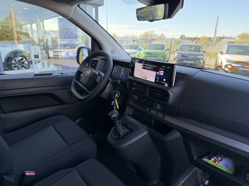 Opel Vivaro d'occasion disponible à Fécamp ou Yvetot utilitaire diesel récent avec TVA récupérable en Normandie concession Opel Buquet
