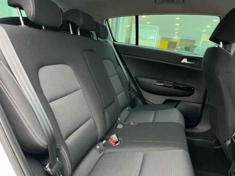 Kia Sportage 1.6 CRDI Diesel en finition Design 136ch - Véhicule en boîte de vitesse automatique DCT7 d'occasion - Ets Buquet Frères et Fils 76