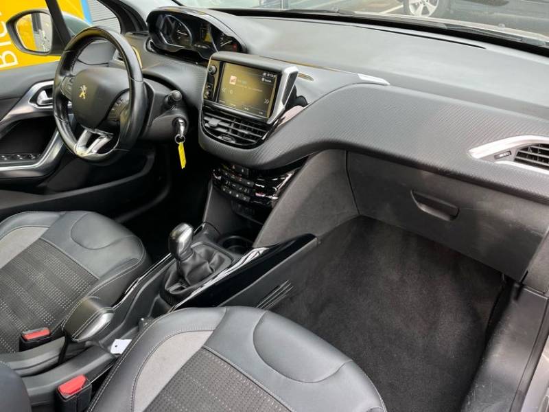 Peugeot 2008 Allure 1.2 82ch d'occasion - SUV essence disponible dans vos concessions Buquet Frères et Fils d'Yvetot 76 et de Fécamp 76