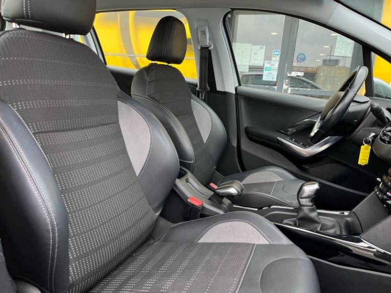 Peugeot 2008 Allure 1.2 82ch d'occasion - SUV essence disponible dans vos concessions Buquet Frères et Fils d'Yvetot 76 et de Fécamp 76