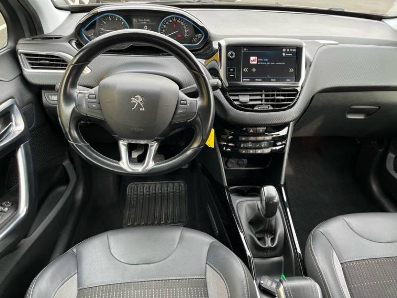 Peugeot 2008 Allure 1.2 82ch d'occasion - SUV essence disponible dans vos concessions Buquet Frères et Fils d'Yvetot 76 et de Fécamp 76
