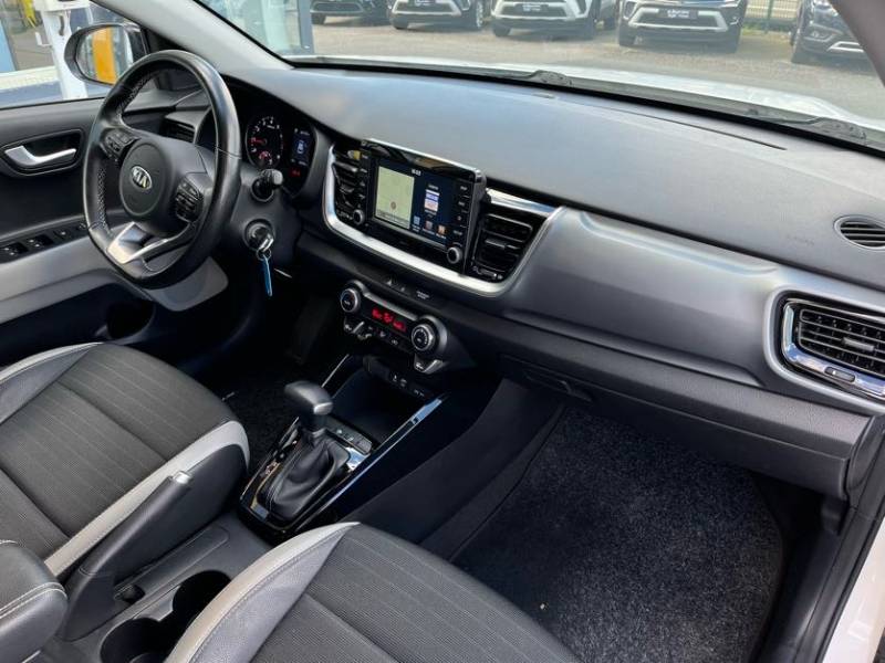 Kia Stonic Design 1.0 T-GDi 120ch essence d’occasion - Véhicule SUV essence avec un crochet d'attelage à Yvetot 76 et Fécamp 76