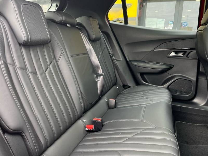 Peugeot 2008 GT Line 1.2 essence Turbo 130ch - Véhicule SUV avec son toit ouvrant dans vos ets Buquet Frères et Fils d'Yvetot 76 et de Fécamp 76