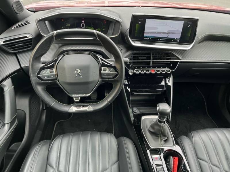 Peugeot 2008 GT Line 1.2 essence Turbo 130ch - Véhicule SUV avec son toit ouvrant dans vos ets Buquet Frères et Fils d'Yvetot 76 et de Fécamp 76