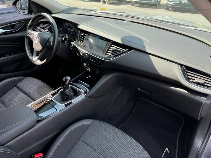 Opel Insigna ST Innovation Diesel 1.6 CTDI 136ch - véhicule familial d'occasion dans vos ets Buquet Frères et Fils d'Yvetot et de Fécamp 76