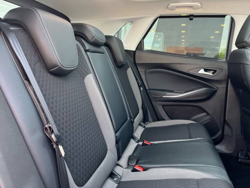 Opel Grandland X Innovation d'occasion - Véhicule 1.6 diesel 120ch familiale dans vos concessions d'Yvetot 76 et de Fécamp 76