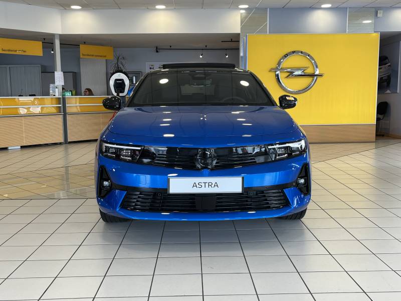 Opel Astra GS Pack Ultimate - Véhicule familial 100% électrique 156ch d'occasion dans vos concessions de Fécamp 76 et d'Yvetot 76