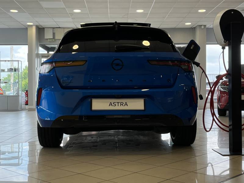 Opel Astra GS Pack Ultimate - Véhicule familial 100% électrique 156ch d'occasion dans vos concessions de Fécamp 76 et d'Yvetot 76