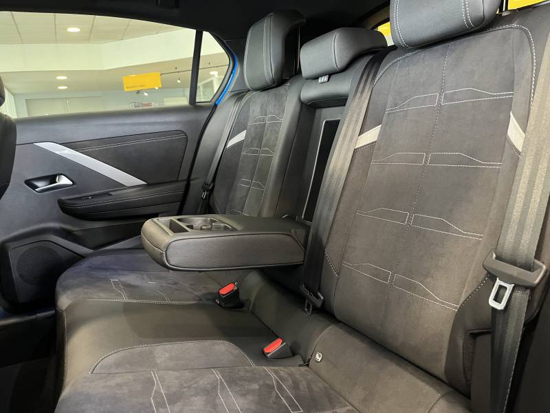 Opel Astra GS Pack Ultimate - Véhicule familial 100% électrique 156ch d'occasion dans vos concessions de Fécamp 76 et d'Yvetot 76