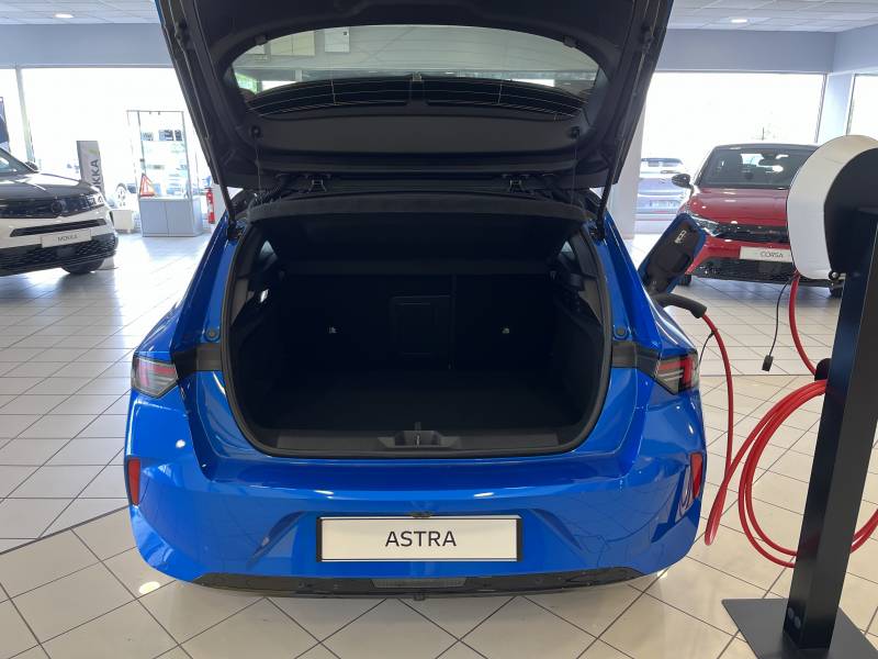 Opel Astra GS Pack Ultimate - Véhicule familial 100% électrique 156ch d'occasion dans vos concessions de Fécamp 76 et d'Yvetot 76