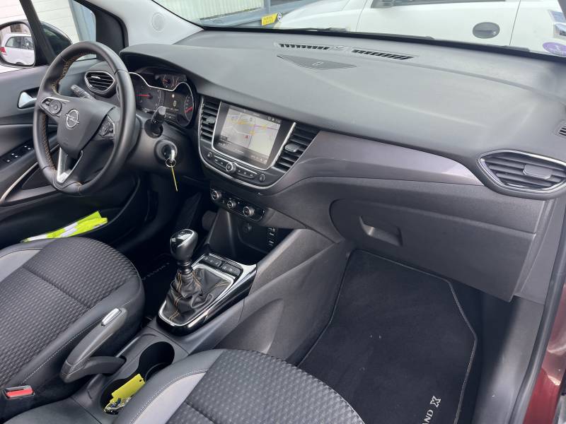 Opel Crossland X Innovation 1.2 essence Turbo 110ch - Véhicule d'occasion avec GPS, Pack City et jantes alu 17