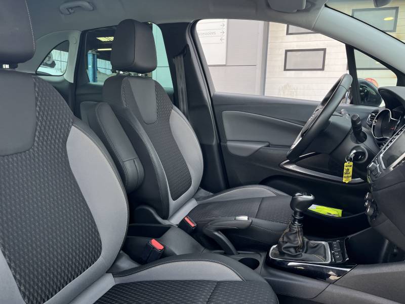 Opel Crossland X Innovation 1.2 essence Turbo 110ch - Véhicule d'occasion avec GPS, Pack City et jantes alu 17
