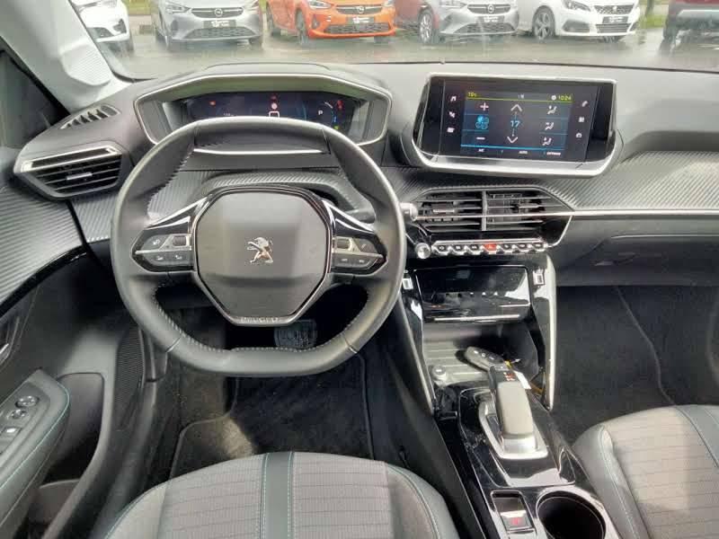 Place conducteur de la Peugeot e-208 - Ets Buquet Frères et Fils à Yvetot et Fécamp 76