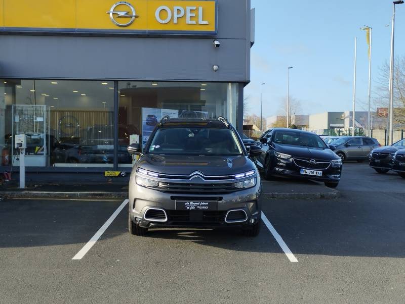 Citroën C5 Aircross Shine 1.6 THP 180ch - Véhicule essence d'occasion pour toute la famille avec une boîte de vitesse automatique et un crochet d'attelage