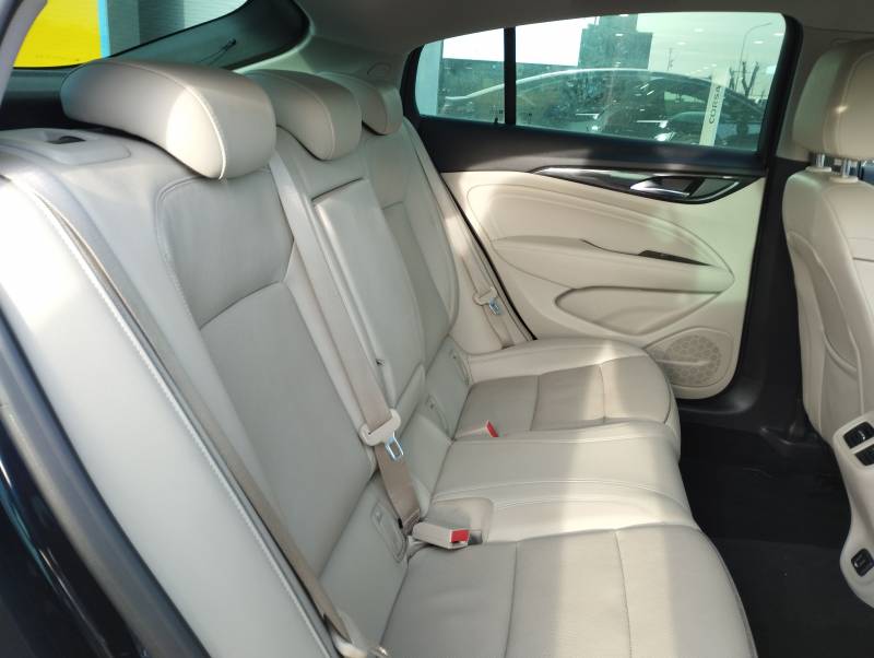 Vente Diesel CDTI 2.0 avec cette Opel Insignia GS Elite 170ch d'occasion à Yvetot 76 et Fécamp 76 - Concessions Buquet Frères et Fils 76