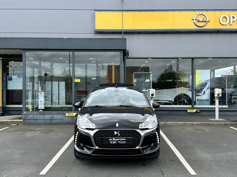 DS DS3 Cabrio So Chic 1.2 essence 82ch d'occasion - Véhicule citadin 3 portes dans vos concessions d'Yvetot 76 et de Fécamp 76