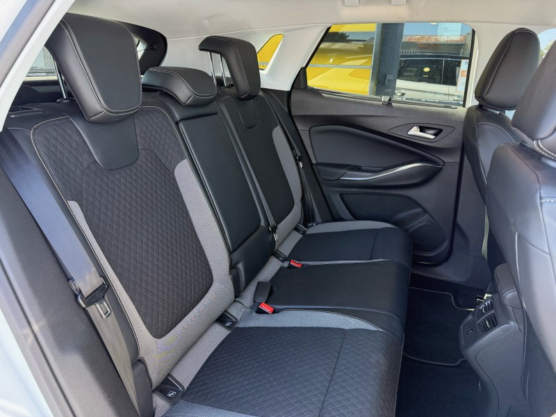 Opel Grandland X Innovation 1.2 Turbo 130ch BVM6 - SUV familial essence disponible immédiatement chez Opel à Fécamp 76