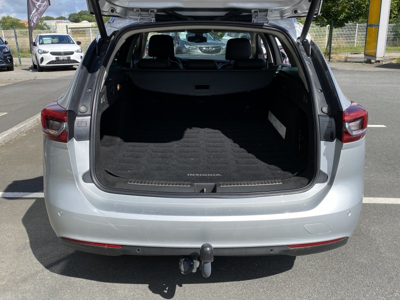 Opel Insignia Sports Tourer Élégance Business 1.6 CDTI 136ch BVA - Véhicule d’occasion avec attelage chez ETS Buquet Frères