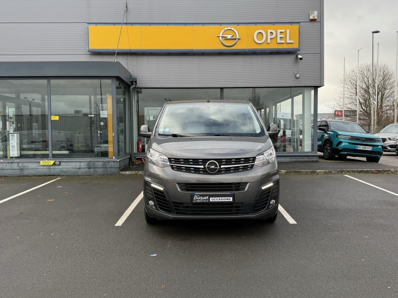 Opel Vivaro-e Combi Business 136ch - Véhicule familial 9 places 100 % électrique avec 200kms d’autonomie disponible chez Opel à Yvetot 76